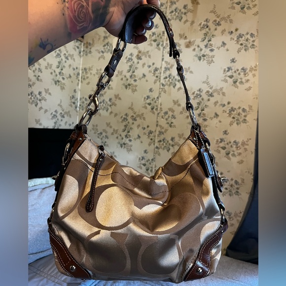 Coach Brown Signature Carly - Picture 1 of 5